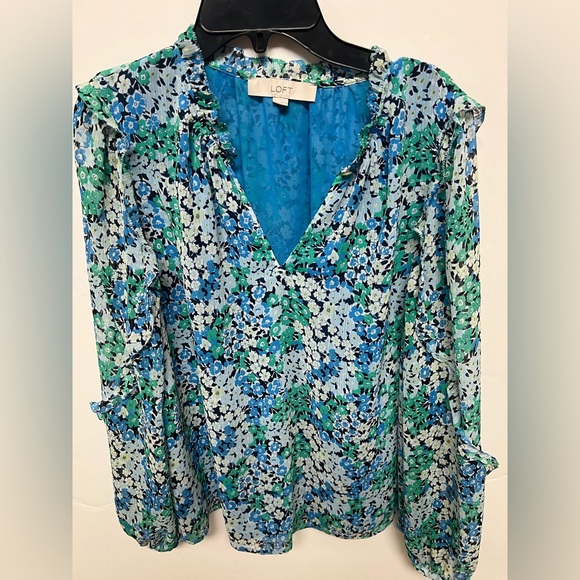 LOFT Tops - LOFT LIGHT BLUE/GREEN/BLACK FLORAL RUFFLED SLEEVES, SIZE MEDIUM V NECK